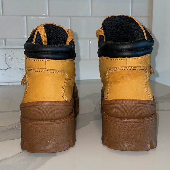 Suede platform boots size 7 - Picture 7 of 9